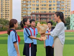 礼赞教师节，浓浓尊师意——薛城区临城街道南临城小学教师节的温情贺卡